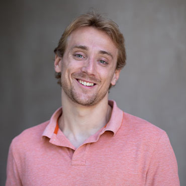Nate Irgang headshot with salmon shirt